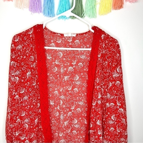 Maurices Red Floral Crochet Trim Open Front Peplum Hem Kimono Size Large - Picture 7 of 16